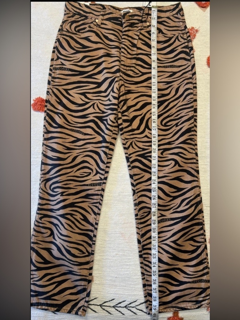 WRANGLER WOMEN'S HIGH RISE WILD WEST 🐅PURR PRINT JEANS 30x28 ANTHROPOLOGIE FP - Picture 11 of 15